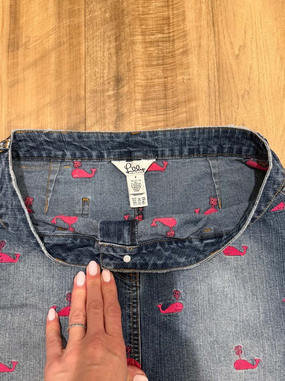 Lilly Pulitzer Vintage White Label Denim Skirt Embroidered Pink Whales Size 6 - Picture 4 of 5